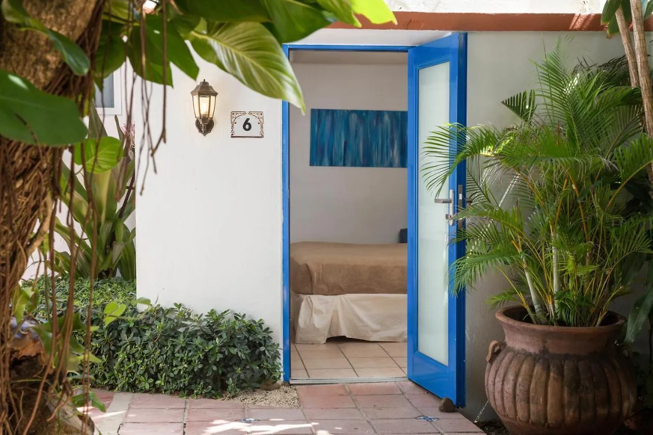 Tres Palmas Inn San Juan Hotel