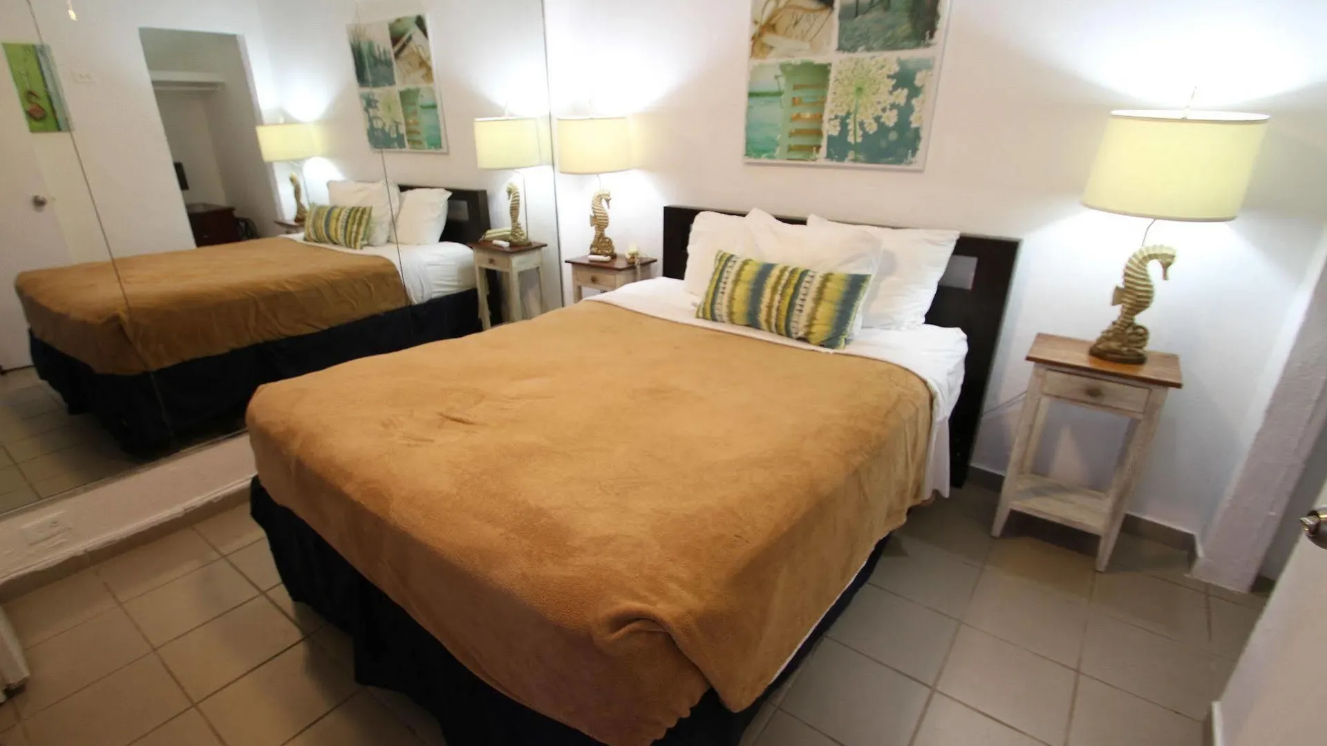 Tres Palmas Inn San Juan Hotel